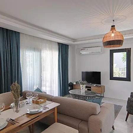 Calis Merkeze Yakin Oezel Havuzlu Ikiz Vila