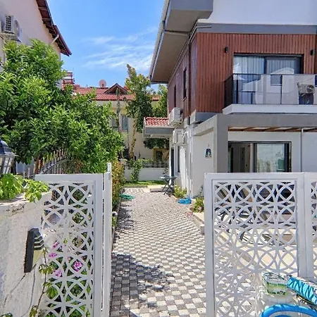 Calis Merkeze Yakin Oezel Havuzlu Ikiz Vila *