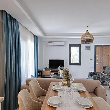 Calis Merkeze Yakin Oezel Havuzlu Ikiz Vila