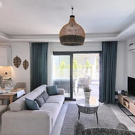 Calis Merkeze Yakin Oezel Havuzlu Ikiz Vila Fethiye