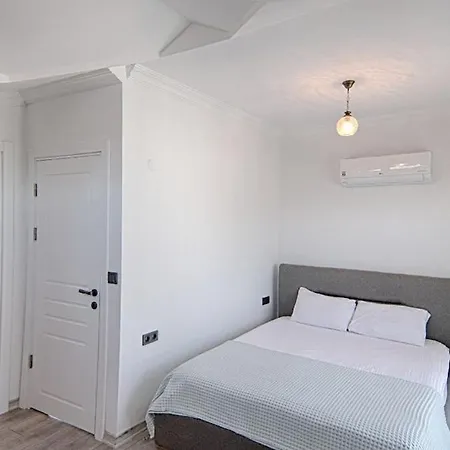Calis Merkeze Yakin Oezel Havuzlu Ikiz Vila Fethiye