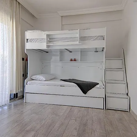 Calis Merkeze Yakin Oezel Havuzlu Ikiz Vila