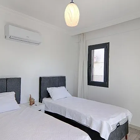Vila Calis Merkeze Yakin Oezel Havuzlu Ikiz Fethiye